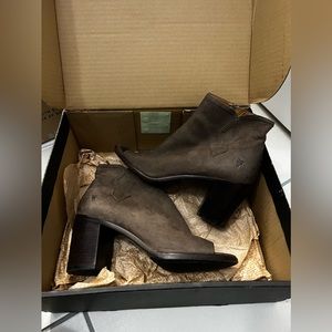 FRYE since 1863 Danica peep bootie grey/taupe color style 01752-3793